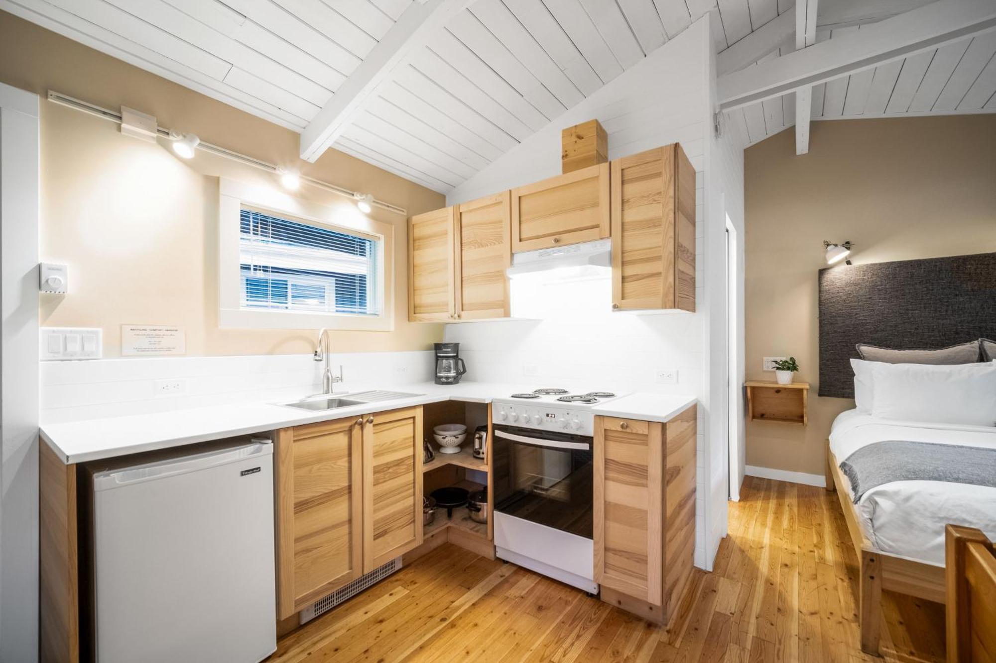 Sunwolf Riverside Cabins Brackendale Екстер'єр фото