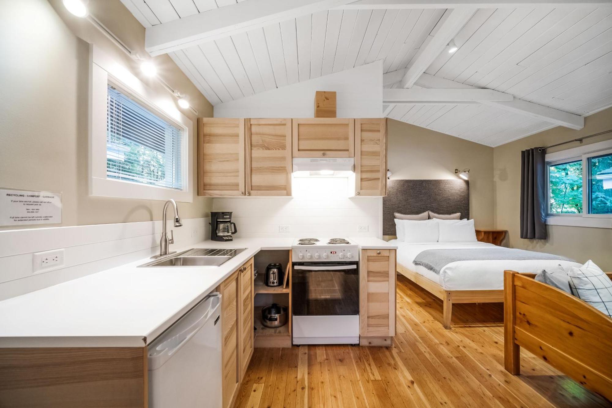 Sunwolf Riverside Cabins Brackendale Екстер'єр фото