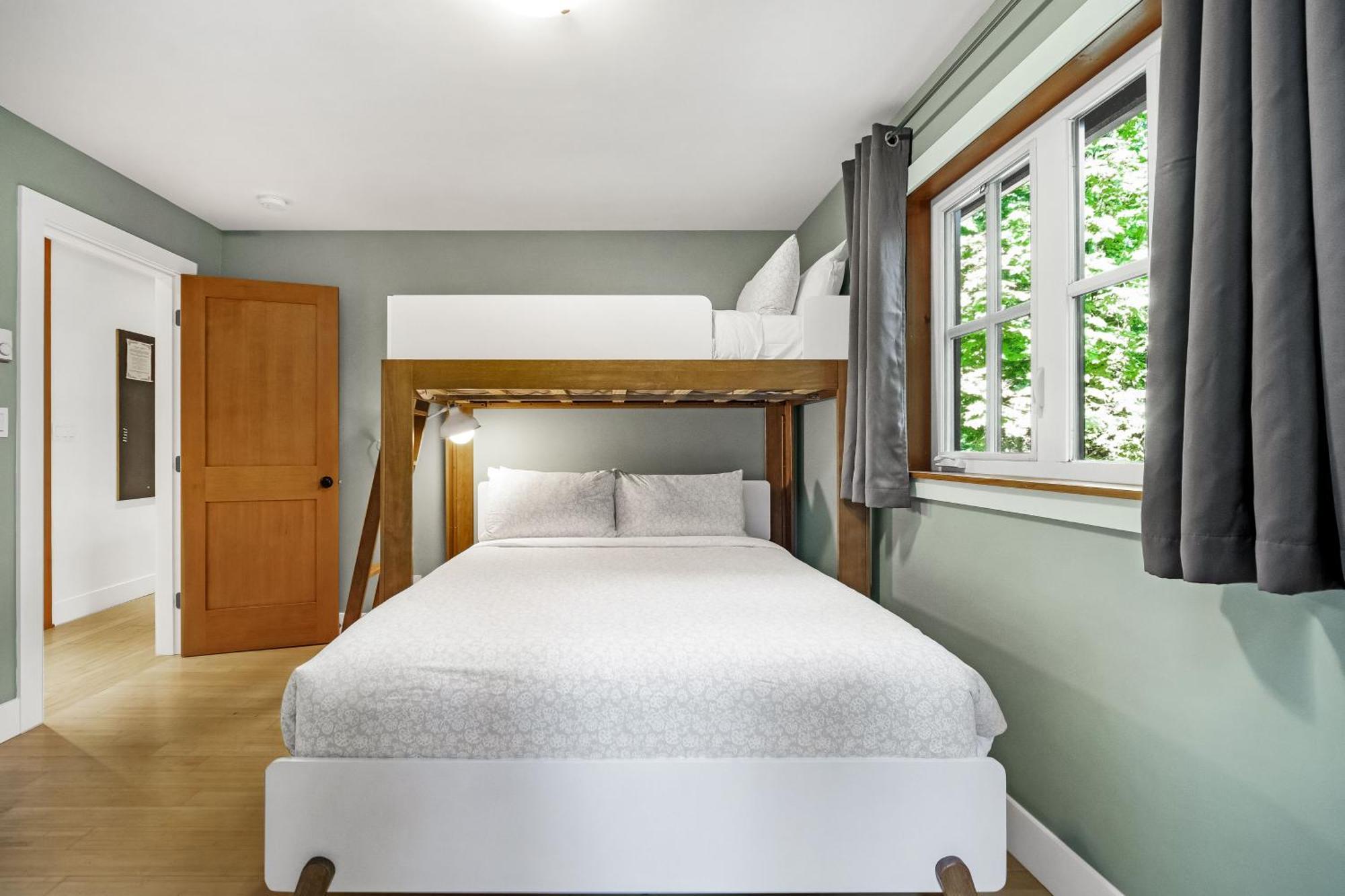 Sunwolf Riverside Cabins Brackendale Екстер'єр фото