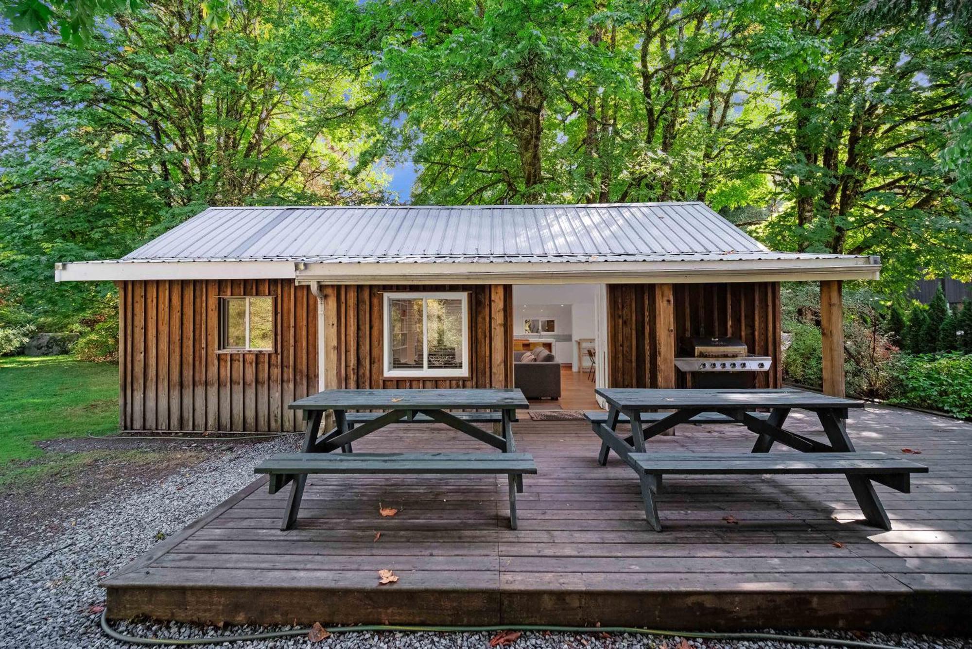 Sunwolf Riverside Cabins Brackendale Екстер'єр фото