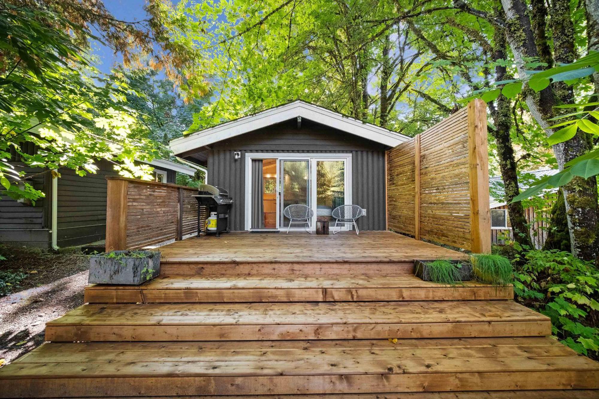Sunwolf Riverside Cabins Brackendale Екстер'єр фото