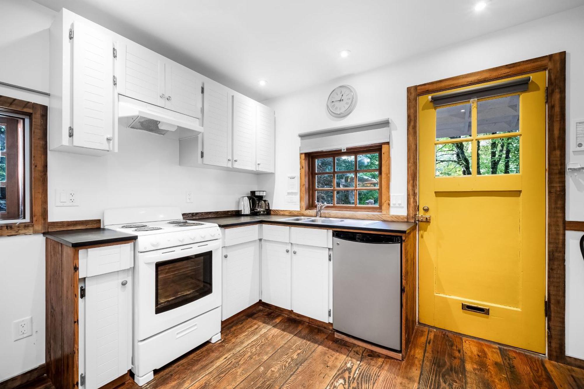 Sunwolf Riverside Cabins Brackendale Екстер'єр фото