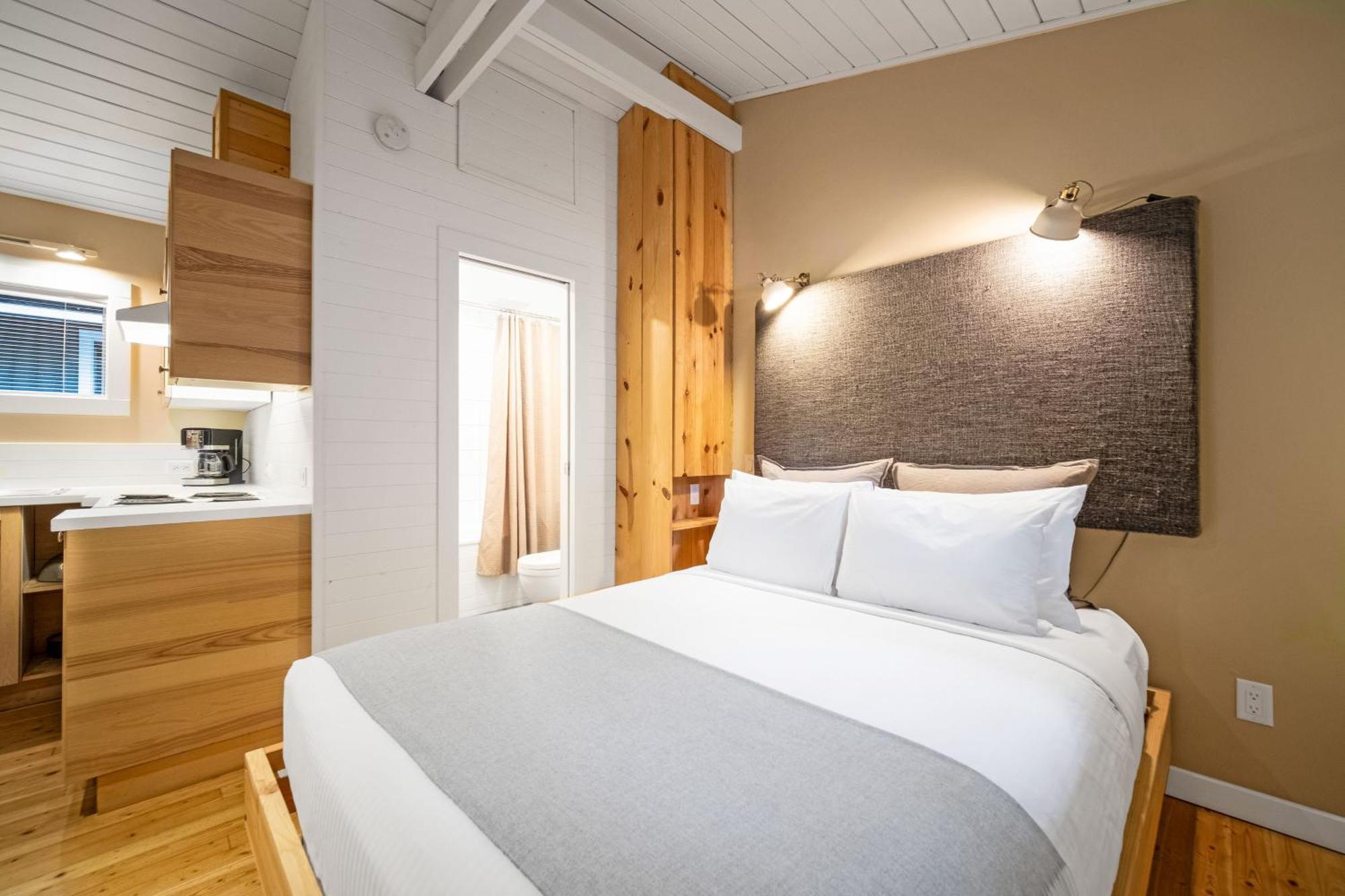 Sunwolf Riverside Cabins Brackendale Екстер'єр фото