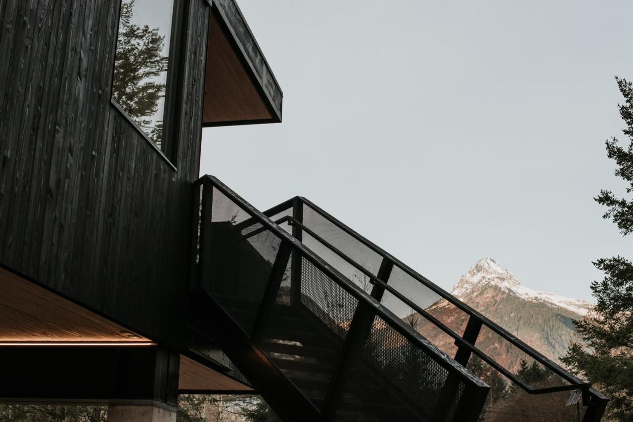 Sunwolf Riverside Cabins Brackendale Екстер'єр фото